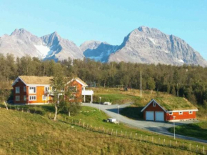 Timber house in Lyngen